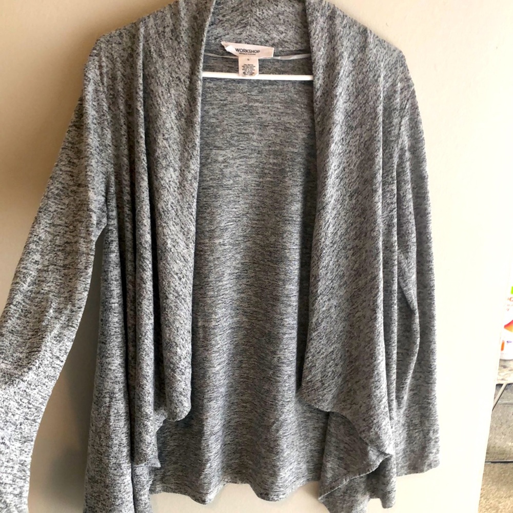 5/$25 ✨ Workshop Republic Flowy Gray Top